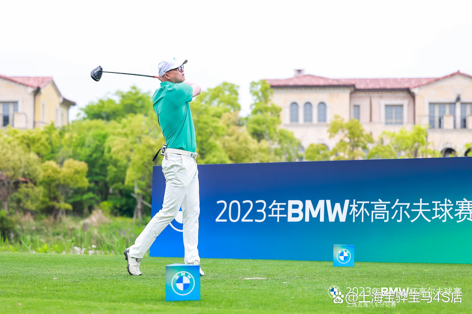 包含火力全开！高尔夫比赛数据创纪录的词条