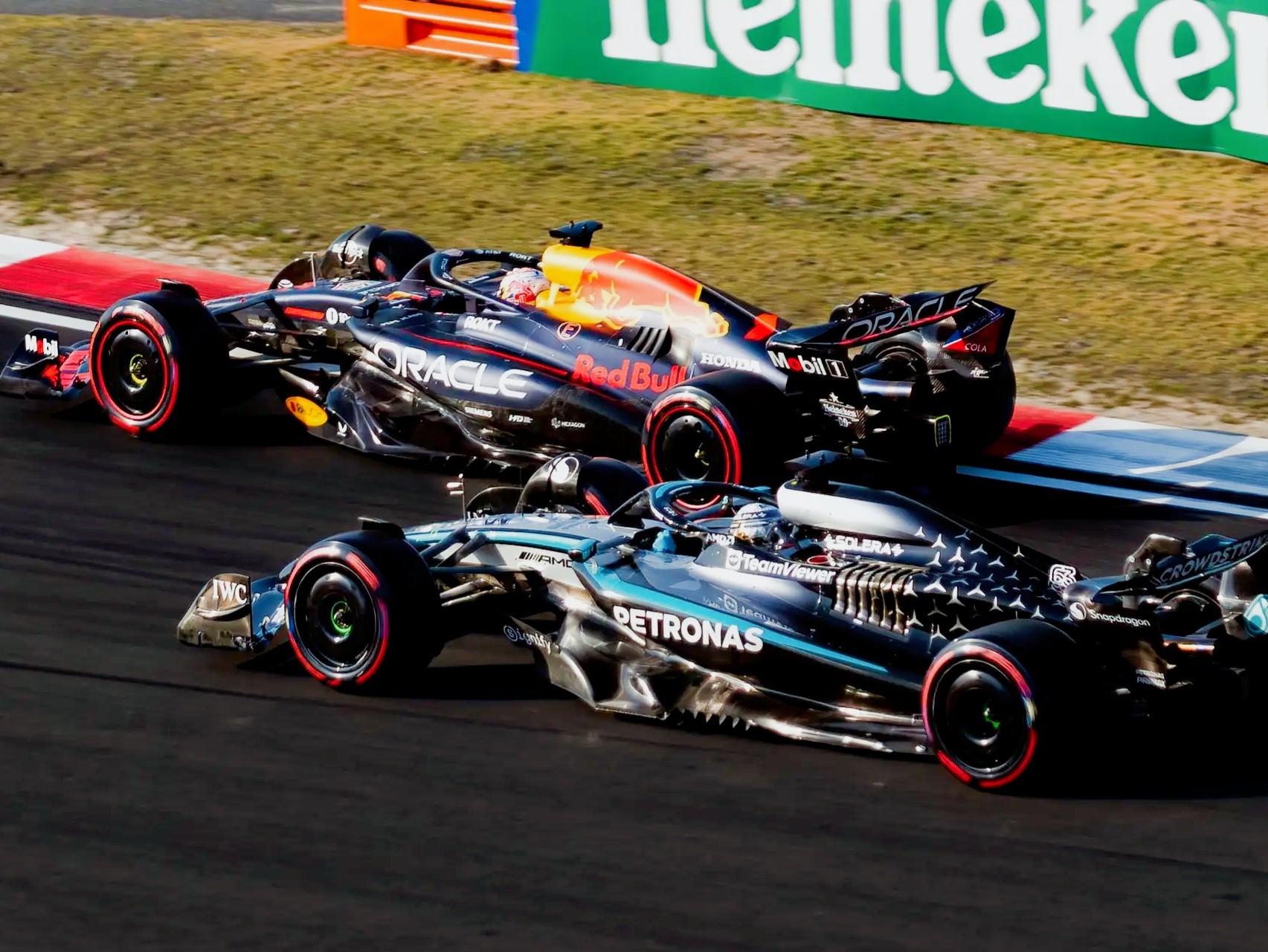 红牛车队完胜雷诺车队,诺里斯统治全场 红牛车队完胜雷诺车队,诺里斯统治全场