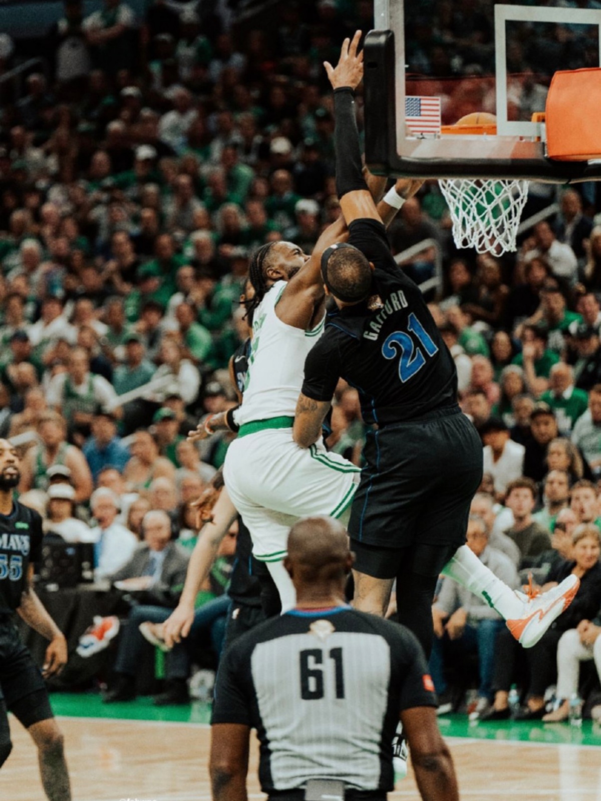 凯尔特人完胜灰熊,詹姆斯带队取胜 凯尔特人完胜灰熊,詹姆斯带队取胜