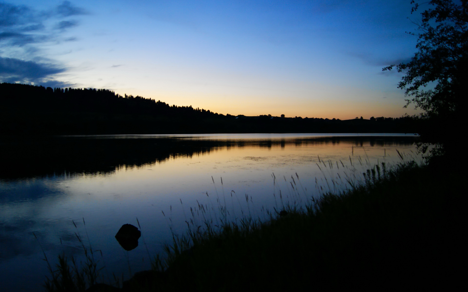 奥纳纳，在德甲争冠夜的雷电中站成山峰